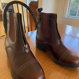 Riding boots Ariat brand new 9 1/2